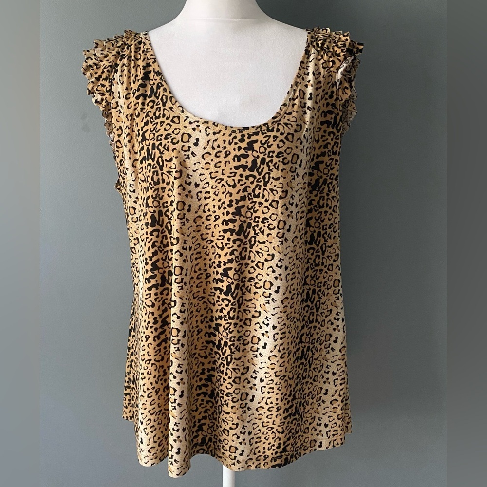 Essentials by Milano women’s leopard print top size XL